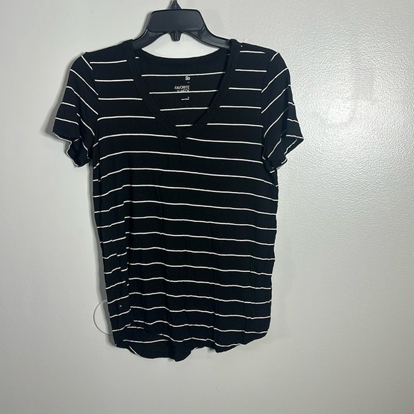 S0 brand, size SMALL, v-neck t-shirt, worn a few times - Picture 1 of 3